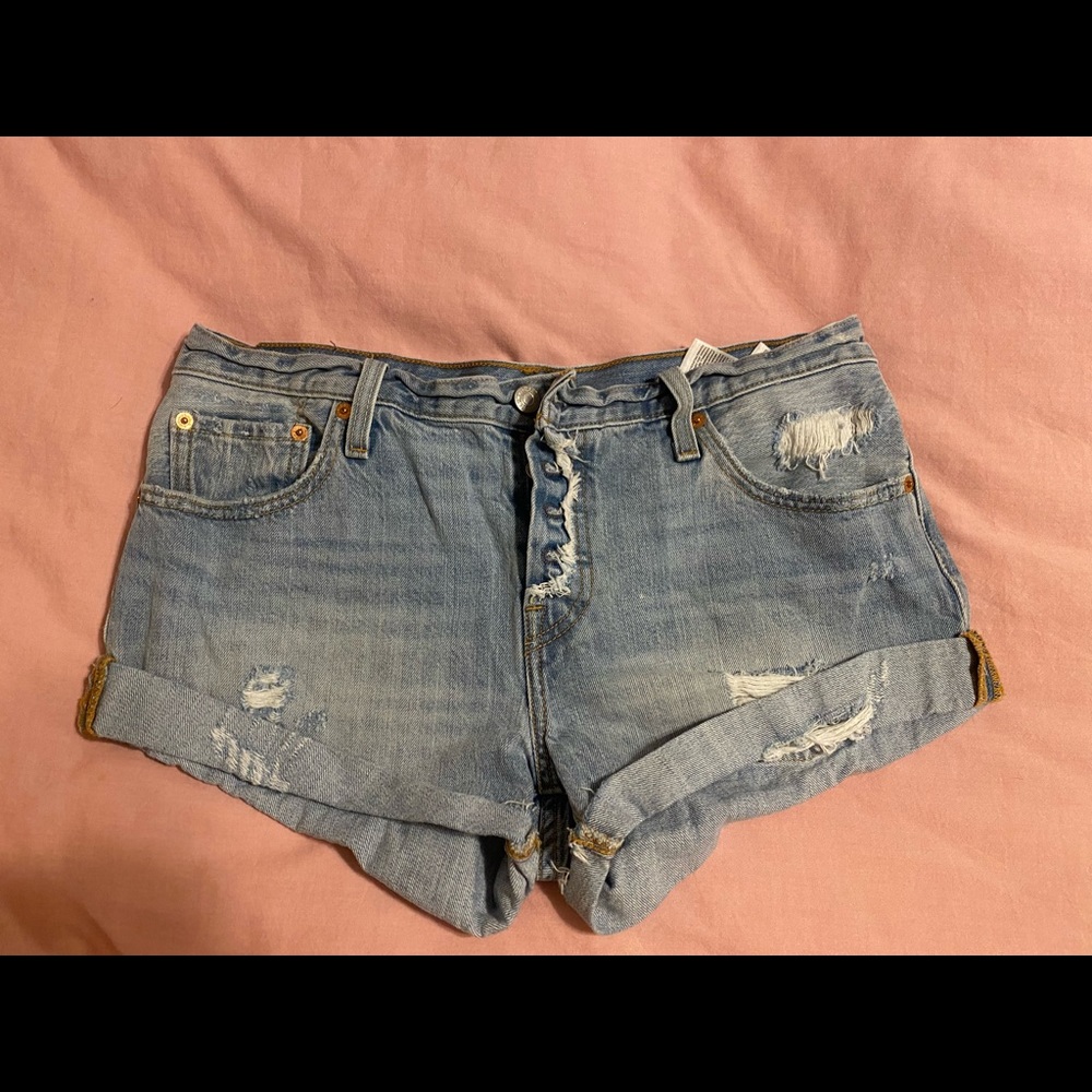 Levi’s button Fly shorts size 28
